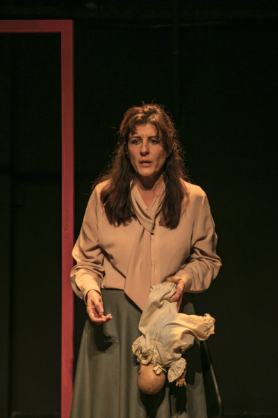 Η Γιασεμί Κηλαηδόνη είναι ηθοποιός. Φωτ.  Ανδρέας Σιμόπουλος